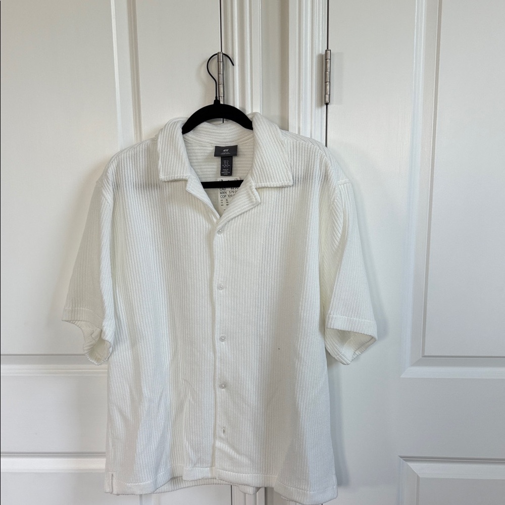 H &M Men's White Short Sleeve sweater Shirt